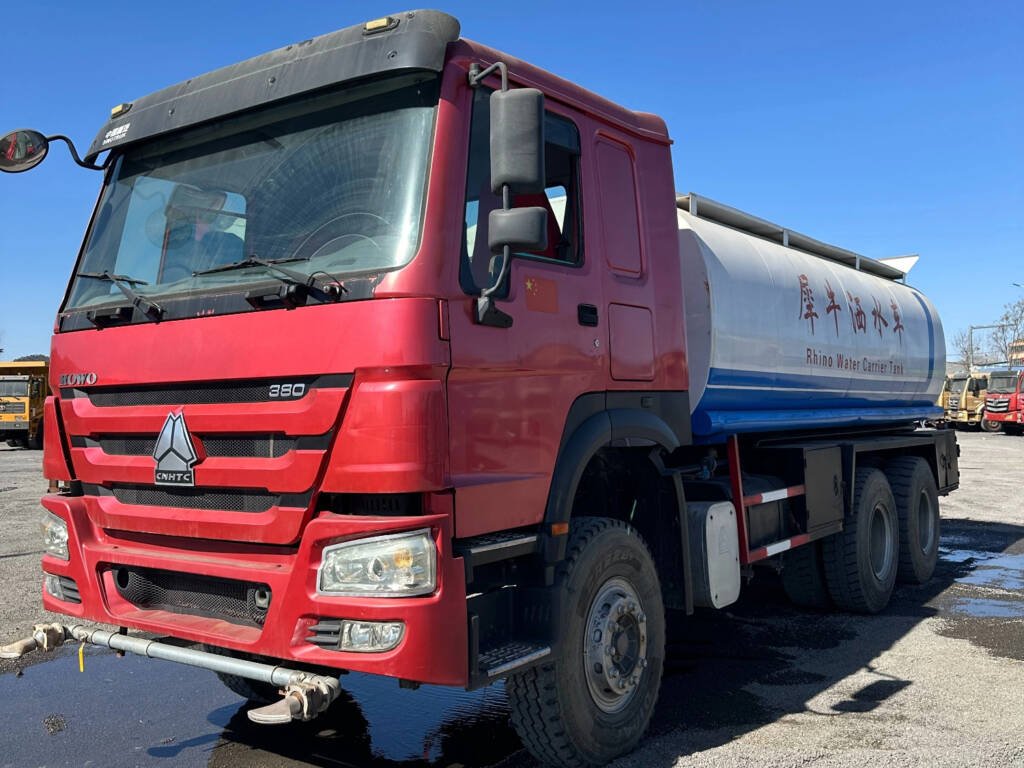 Howo water truck