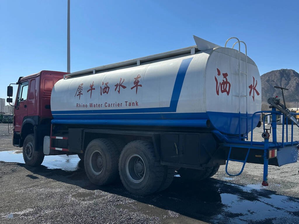 Howo water truck