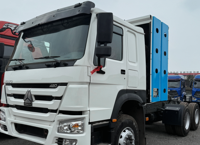 Used HOWO CNG Tractor Trucks