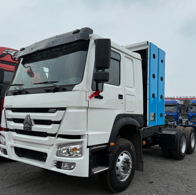 Used HOWO CNG Tractor Trucks