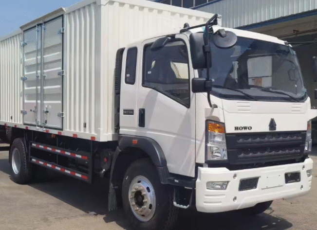 Used HOWO 6 Wheels Box Trucks White
