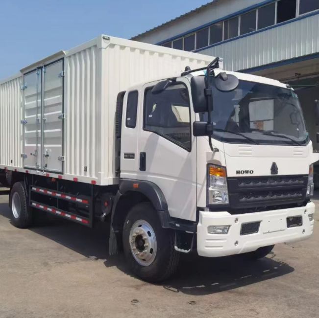 Used HOWO 6 Wheels Box Trucks White