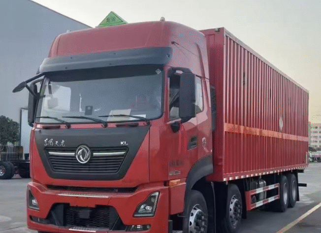 Used DFM 12 Wheels Box Trucks