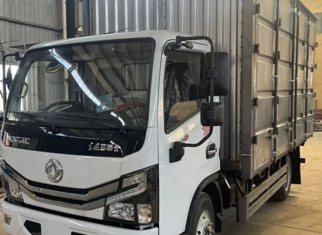 Used DFM 6 Wheels Box Trucks