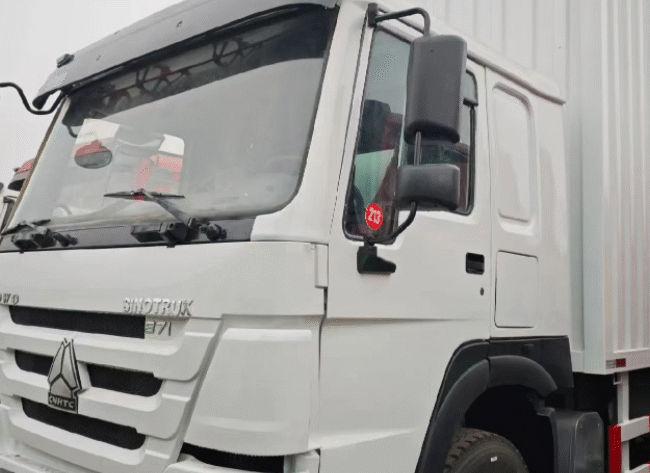 Used HOWO 10 Wheels Box Trucks