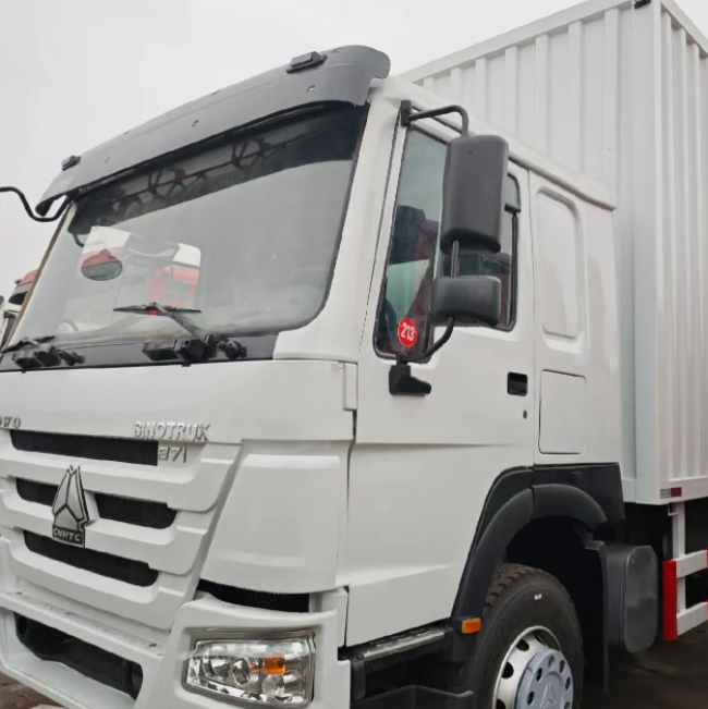 Used HOWO 10 Wheels Box Trucks